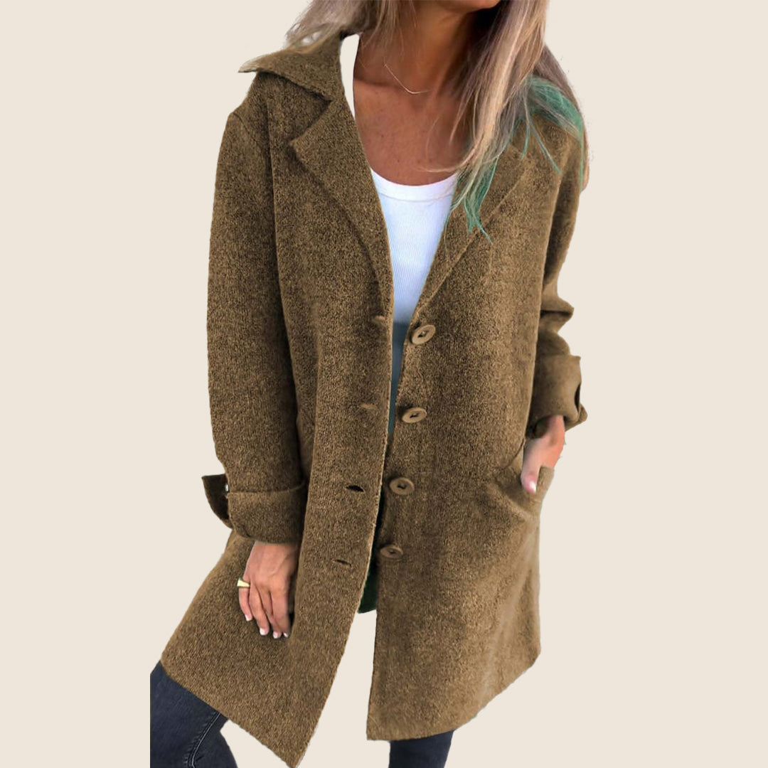 Sofia – Weiche Jacke mit Knöpfen